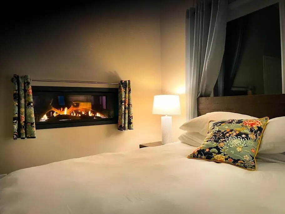 Serene Modern Escape With Fireplace And Outdoor Shower Volcano 0*,